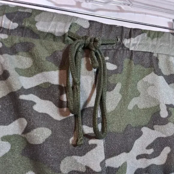 Lucky Brand Camouflage Soft Knit T-Shirt and Shorts Set Loungewear Pjs Size L - Picture 9 of 11